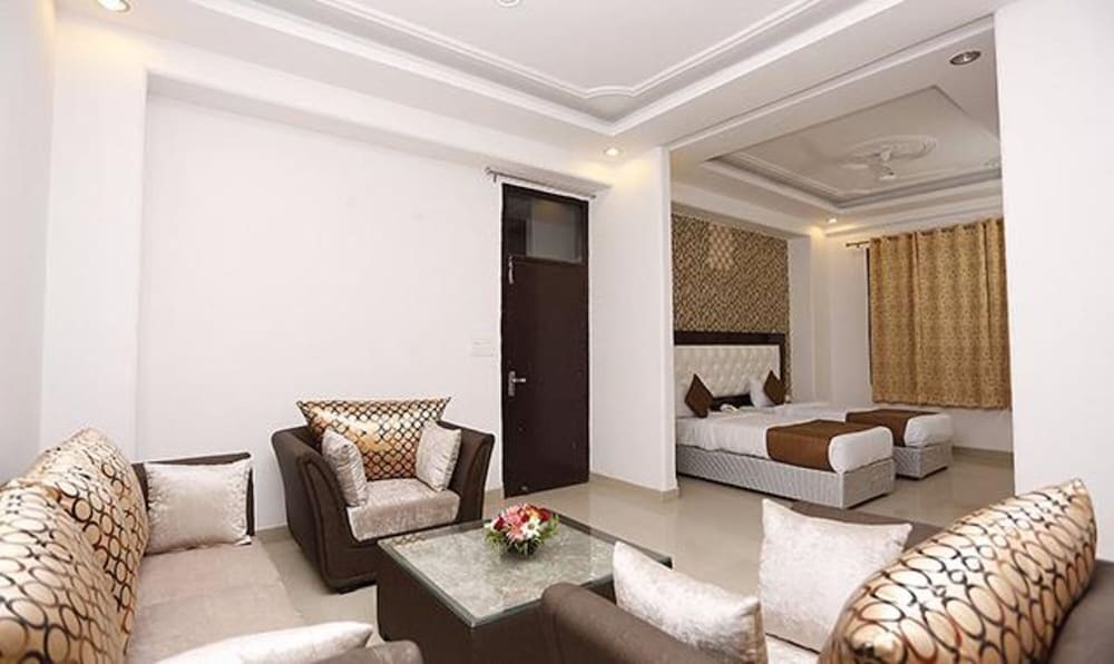 Нойда: FabHotel Noida Sector 50