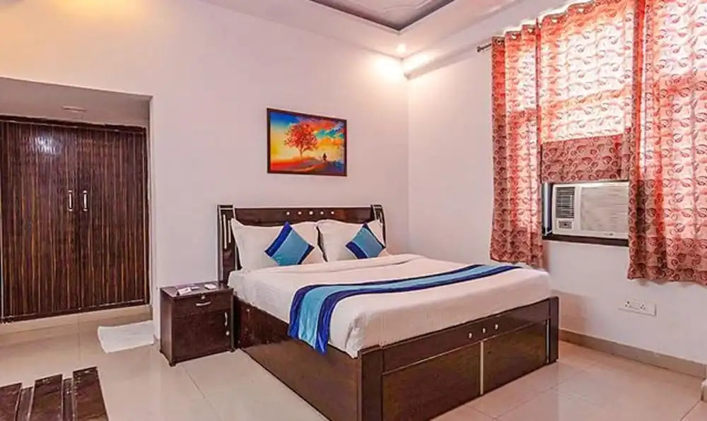 Нойда: FabHotel Noida Sector 50