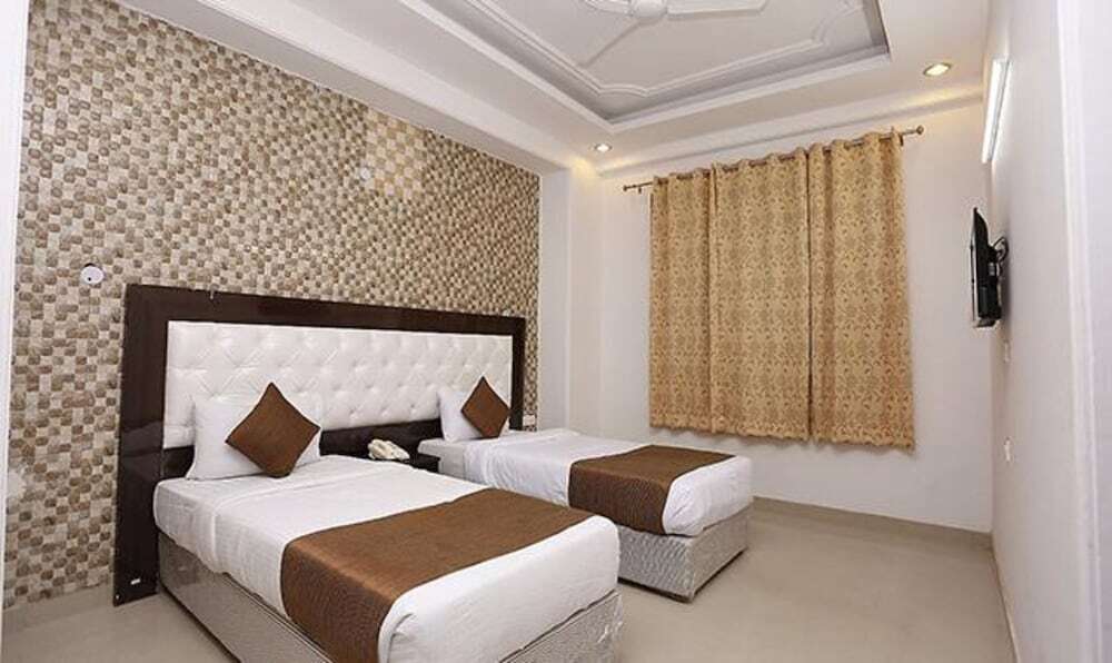 Нойда: FabHotel Noida Sector 50
