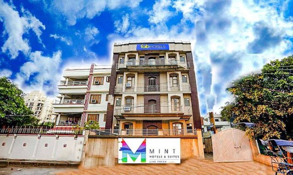 Нойда: FabHotel Noida Sector 50
