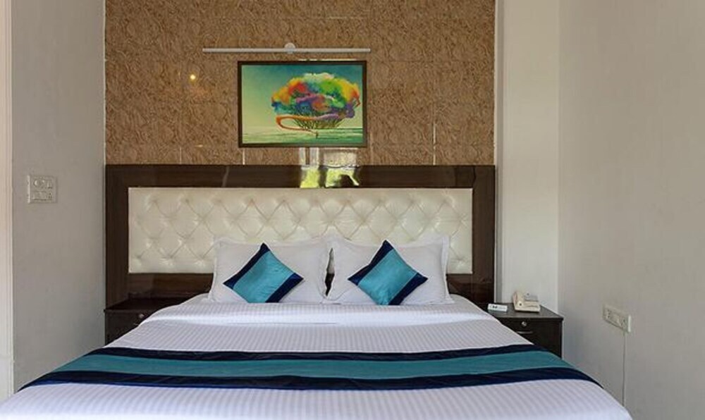 Нойда: FabHotel Noida Sector 50