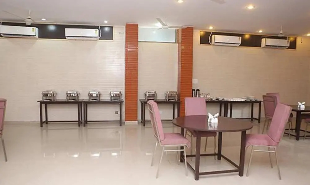 Нойда: FabHotel Noida Sector 50
