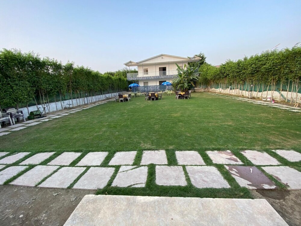 Большая Нойда: GoBravo 12 - Vansh 4Bhk Farm w/t Pool Sec135 Noida