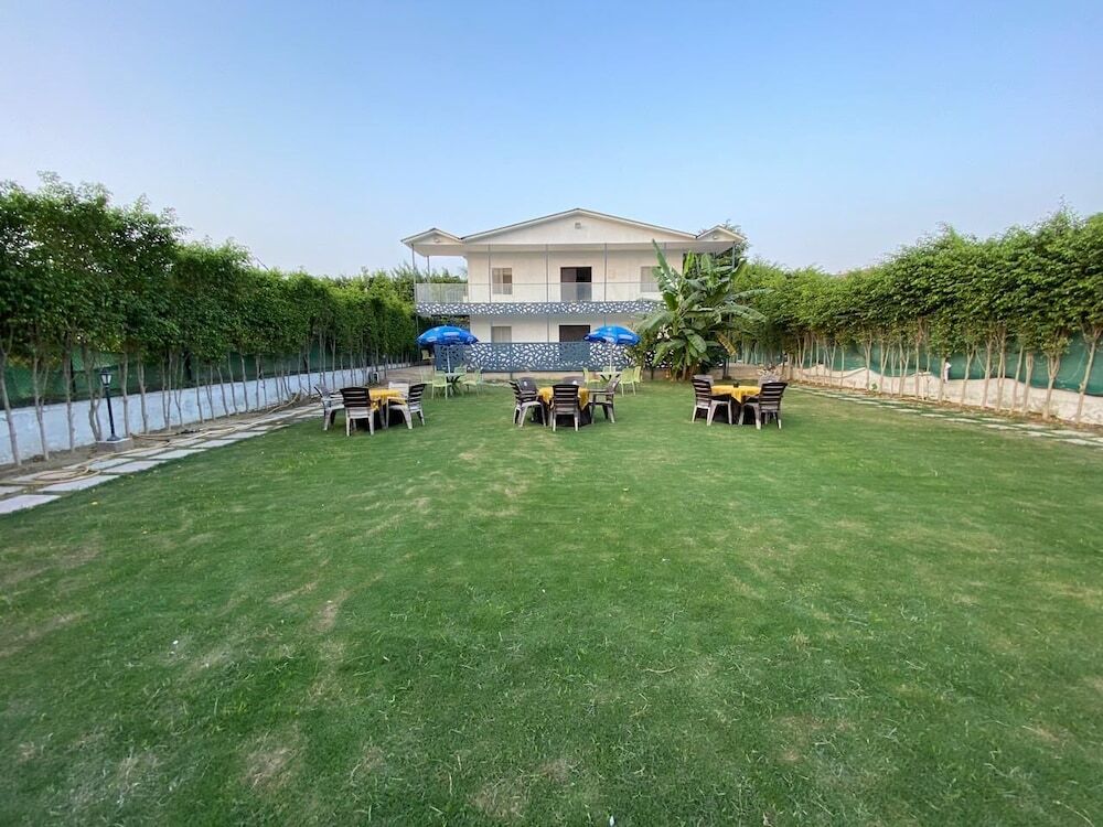 Большая Нойда: GoBravo 12 - Vansh 4Bhk Farm w/t Pool Sec135 Noida