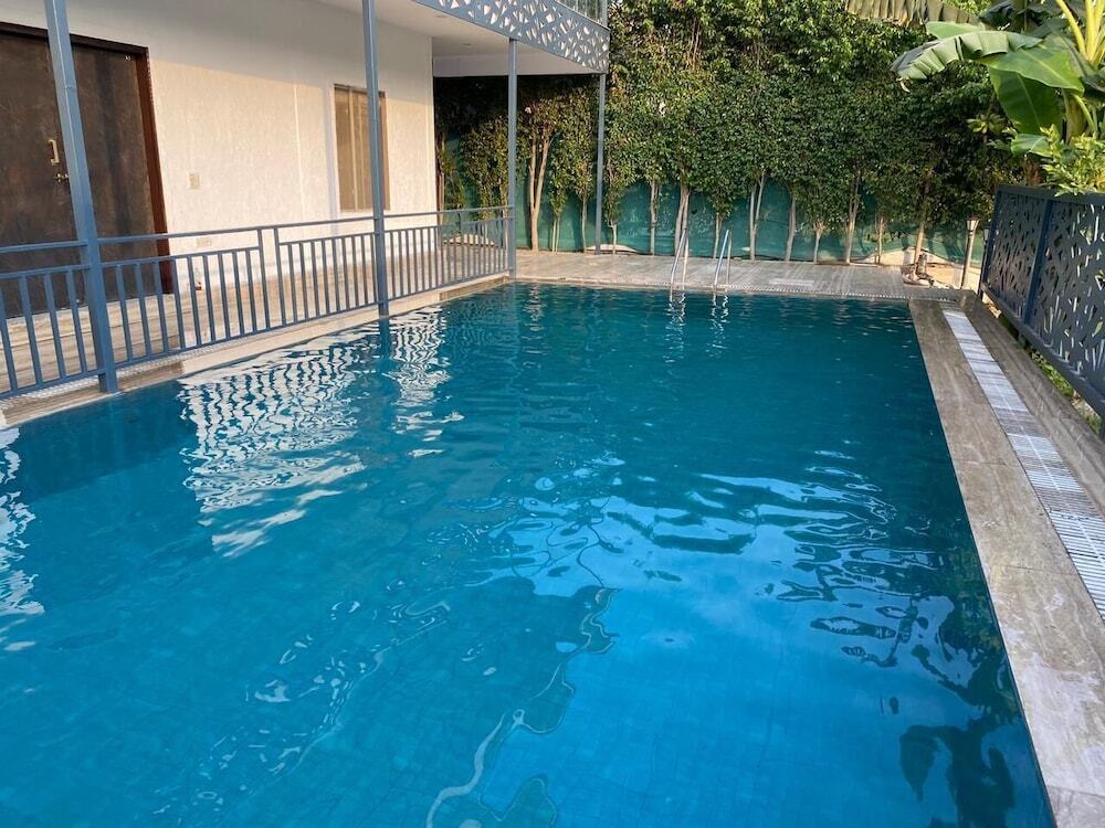 Большая Нойда: GoBravo 12 - Vansh 4Bhk Farm w/t Pool Sec135 Noida