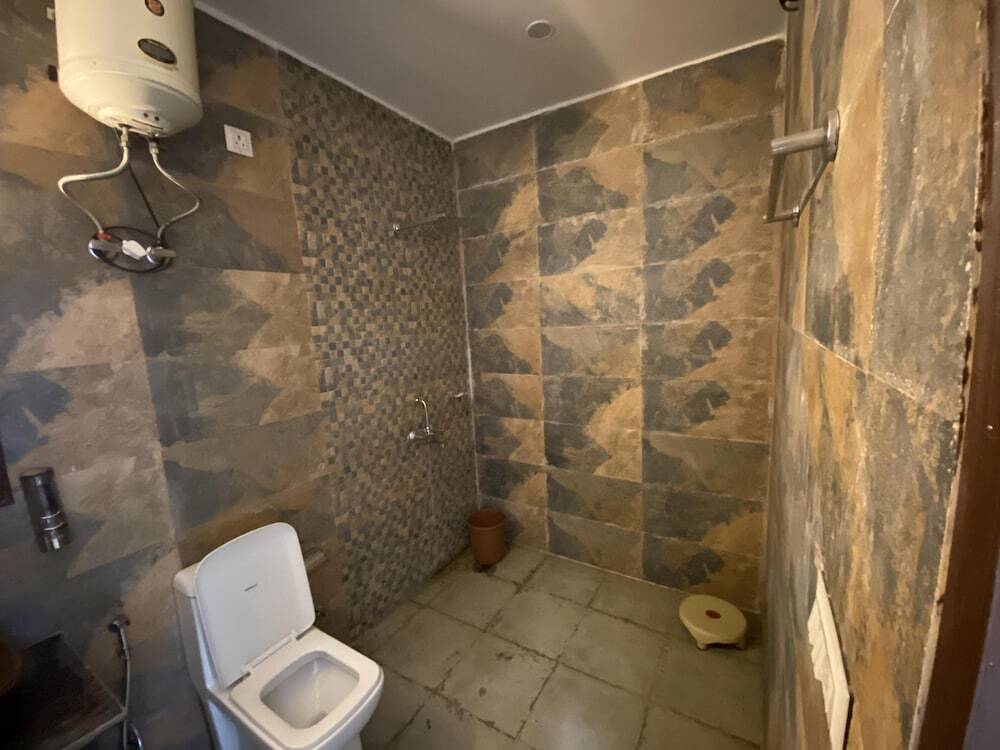 Большая Нойда: GoBravo 12 - Vansh 4Bhk Farm w/t Pool Sec135 Noida