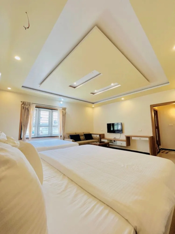 Ути: JMG GRAND Resort Kaircombai Kotagiri