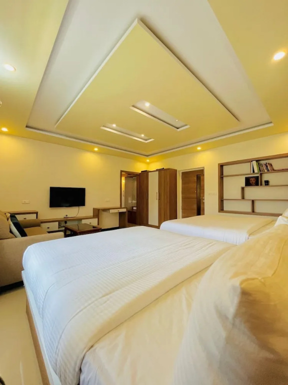 Ути: JMG GRAND Resort Kaircombai Kotagiri