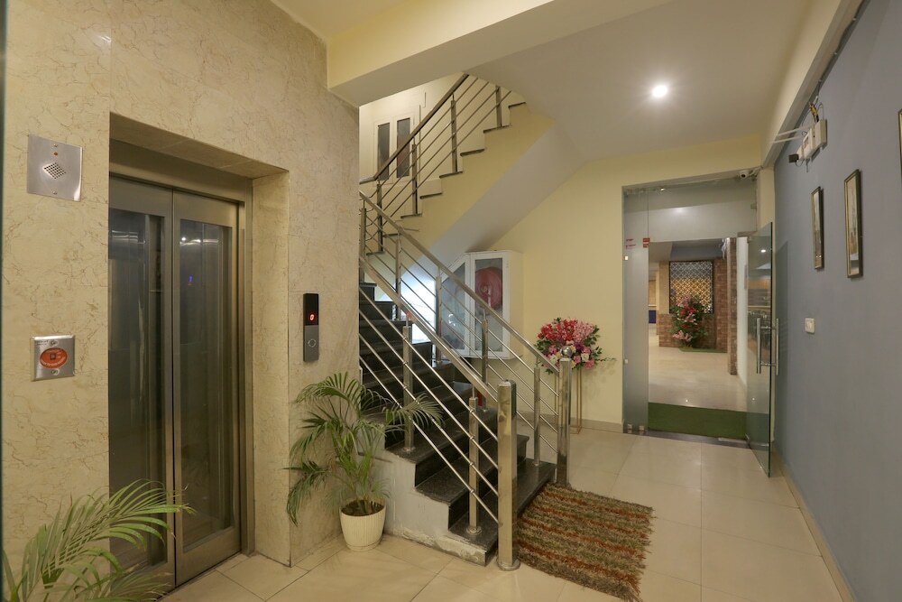 Нойда: Hotel Lemon Suites & Banquet Noida Sector 62