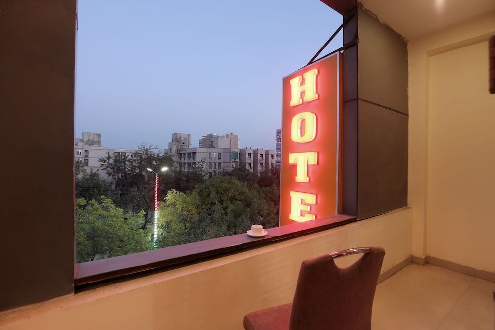 Нойда: Hotel Lemon Suites & Banquet Noida Sector 62