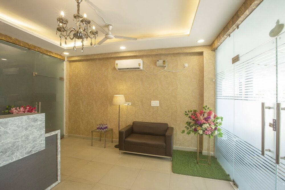 Нойда: Hotel Lemon Suites & Banquet Noida Sector 62