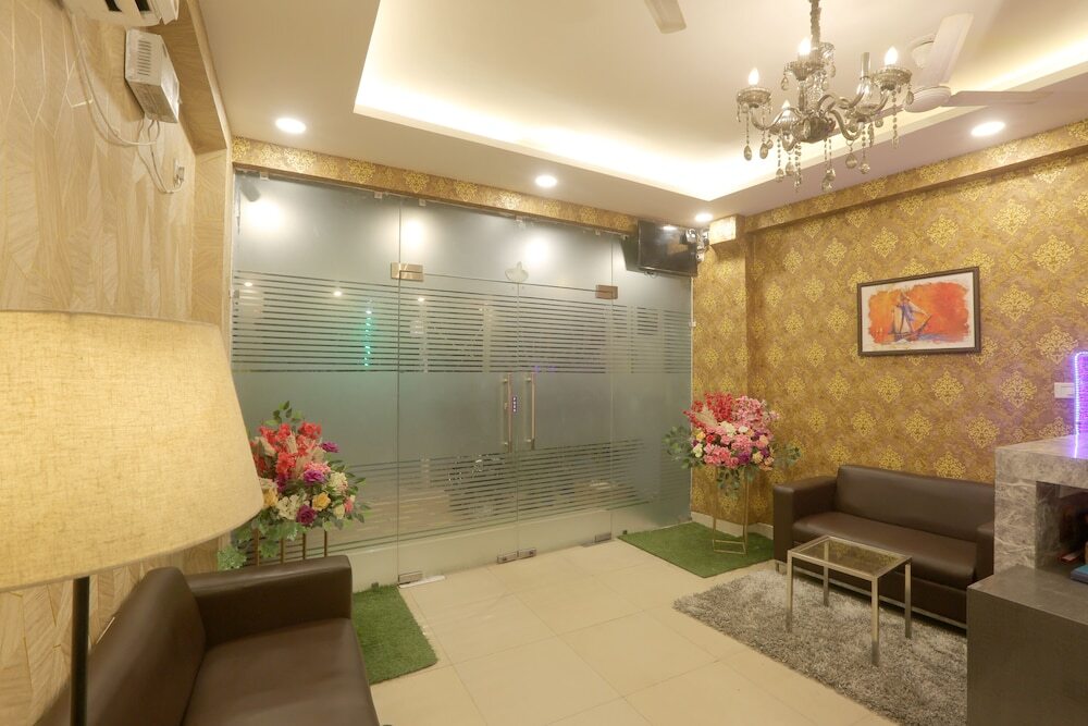 Нойда: Hotel Lemon Suites & Banquet Noida Sector 62