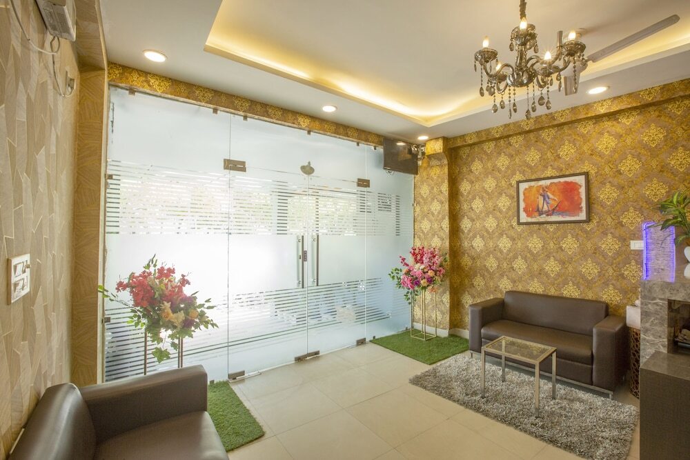 Нойда: Hotel Lemon Suites & Banquet Noida Sector 62