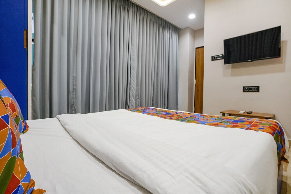 Сурат: Fabhotel Royal Orbits