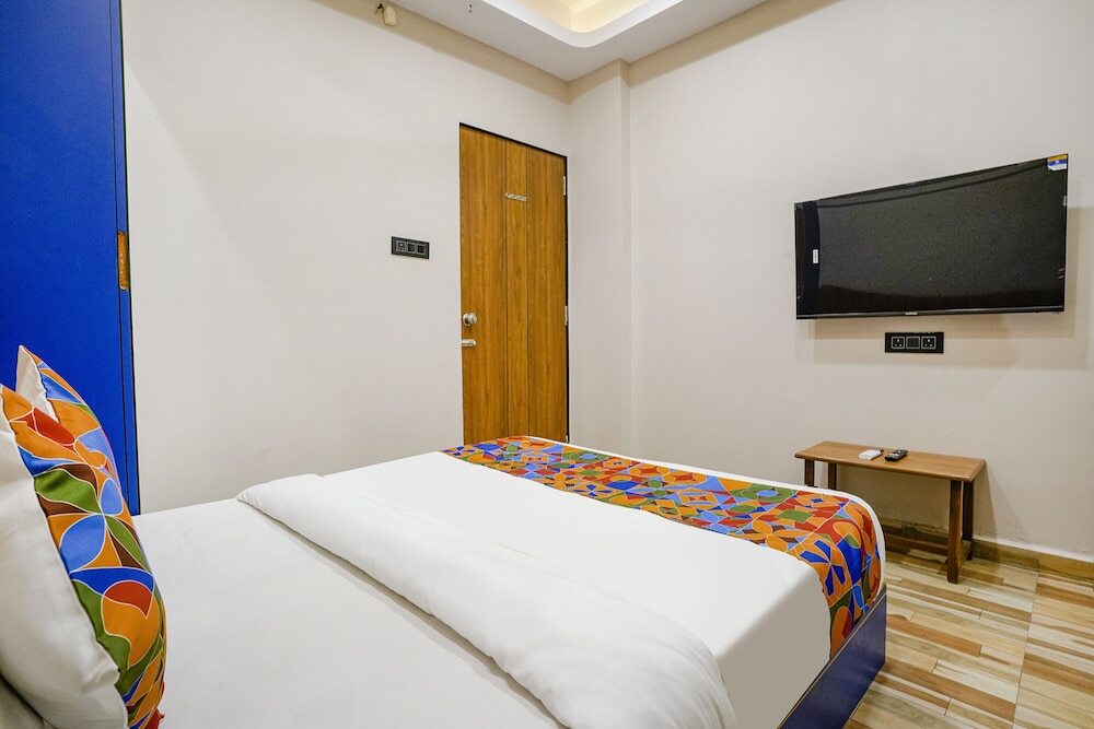 Сурат: Fabhotel Royal Orbits