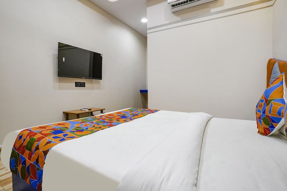 Сурат: Fabhotel Royal Orbits