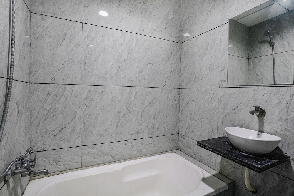 Сурат: Fabhotel Royal Orbits