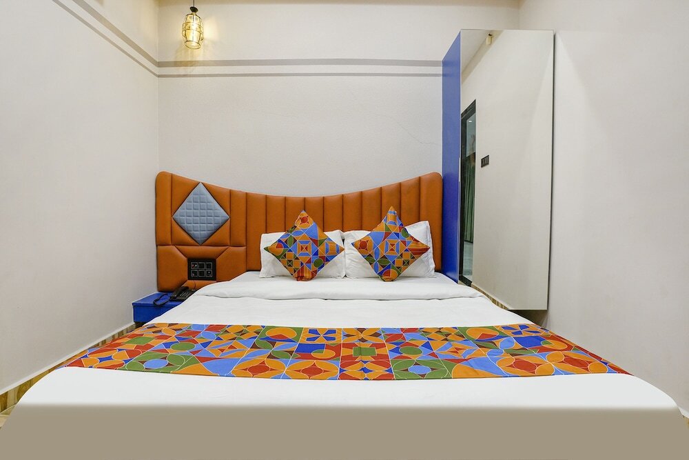 Сурат: Fabhotel Royal Orbits
