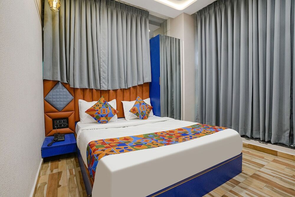 Сурат: Fabhotel Royal Orbits