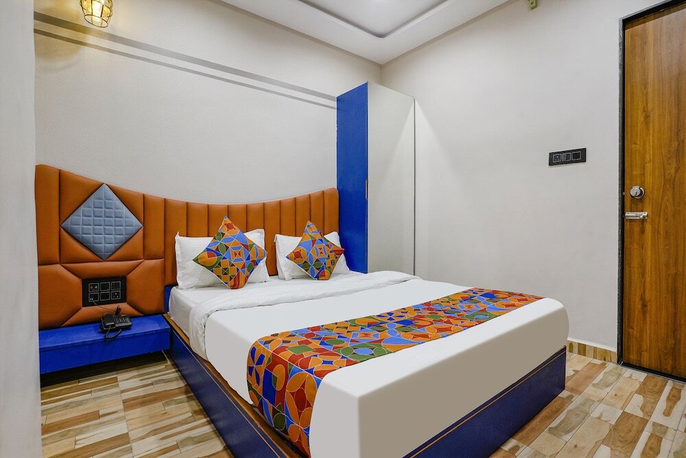 Сурат: Fabhotel Royal Orbits