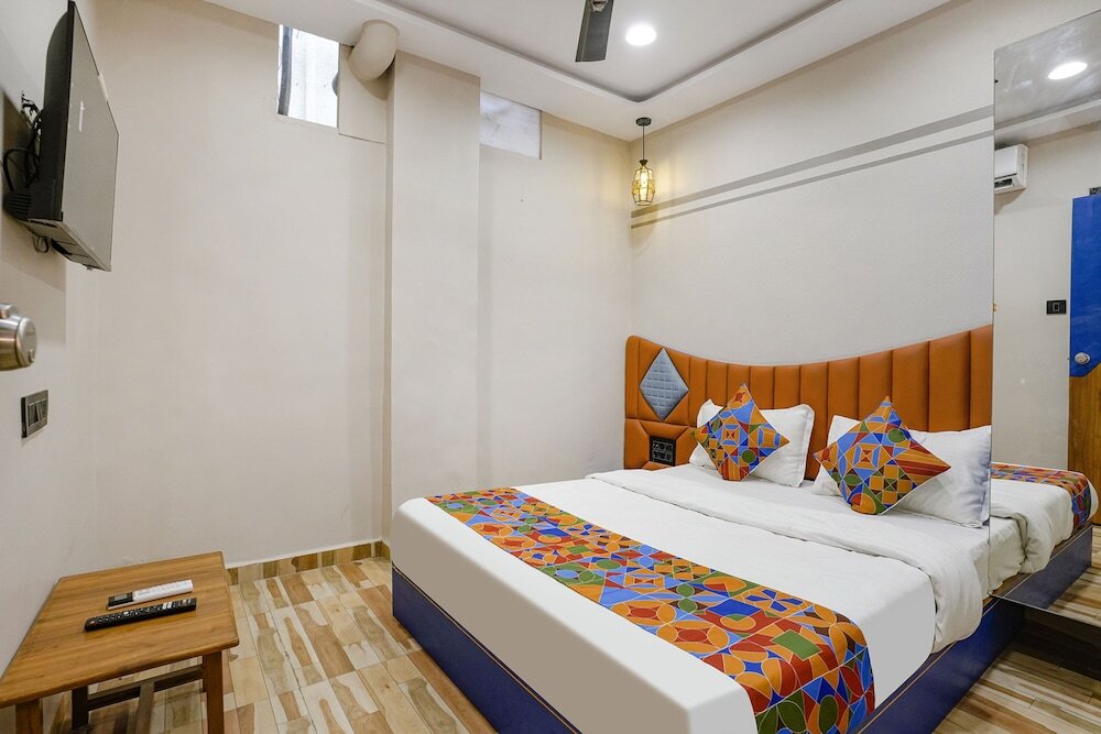 Сурат: Fabhotel Royal Orbits