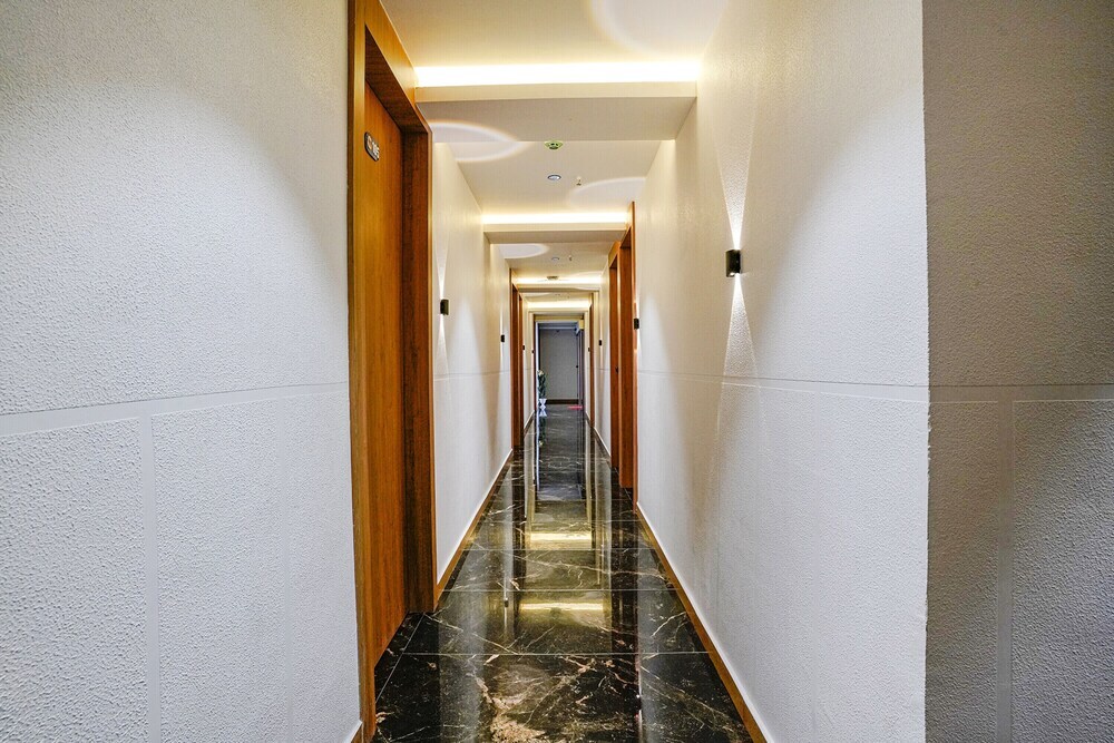 Сурат: Fabhotel Royal Orbits