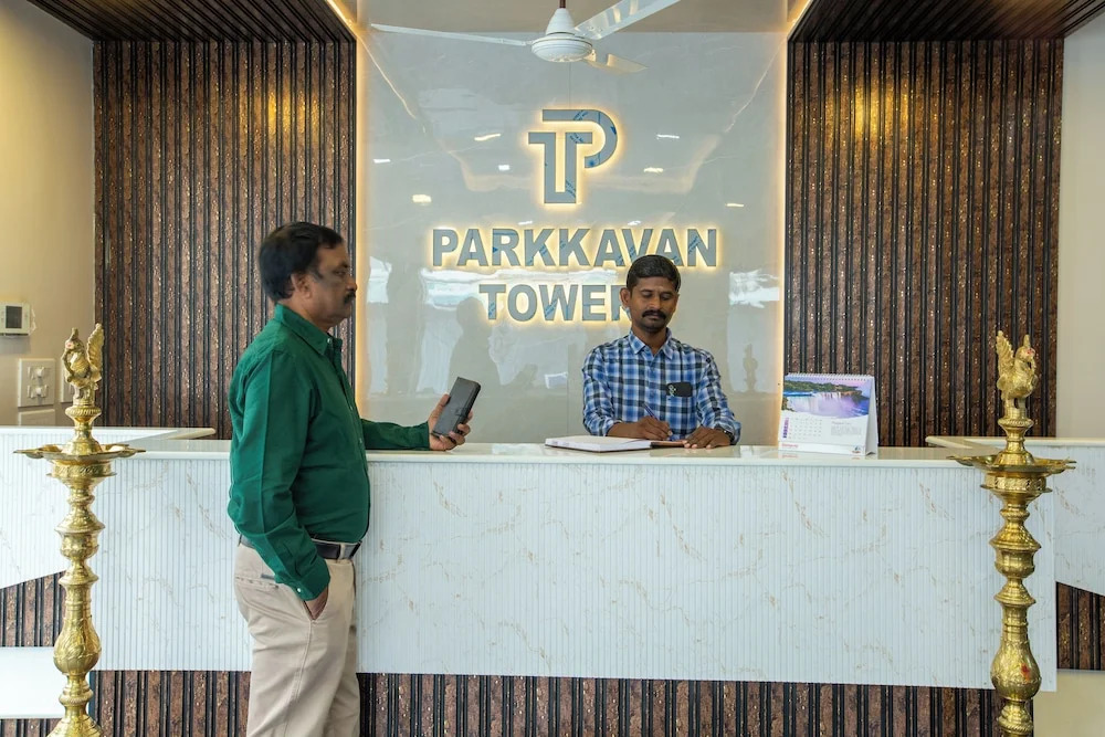 Солагампатти: Parkkavan Towers
