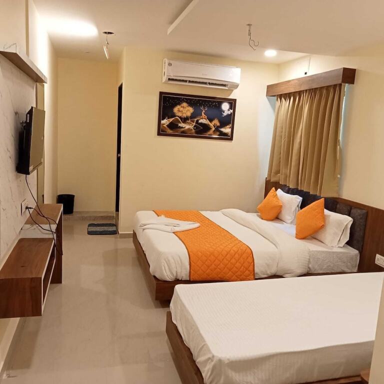 Вадодара: Hotel V R Villa