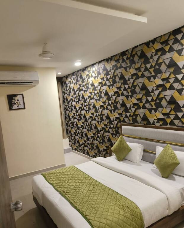 Вадодара: Hotel V R Villa