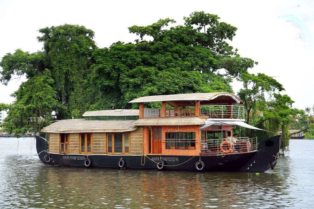 Аллеппи: Honeymoon Houseboat
