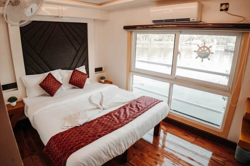 Аллеппи: Honeymoon Houseboat