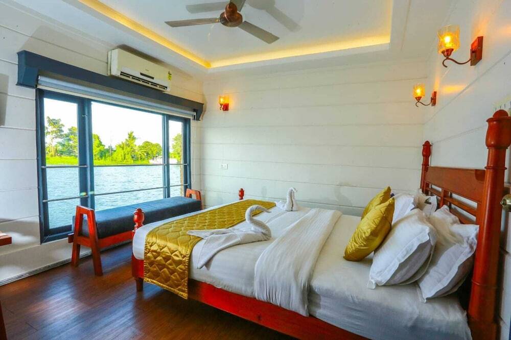 Аллеппи: Honeymoon Houseboat