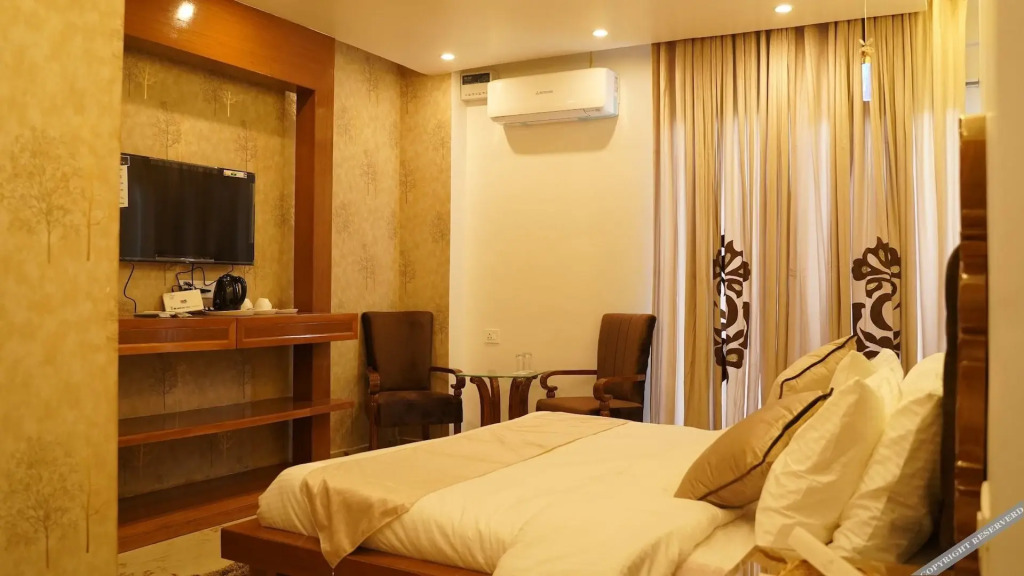 Кангра: Hotel Sahebs Castle McLeodganj