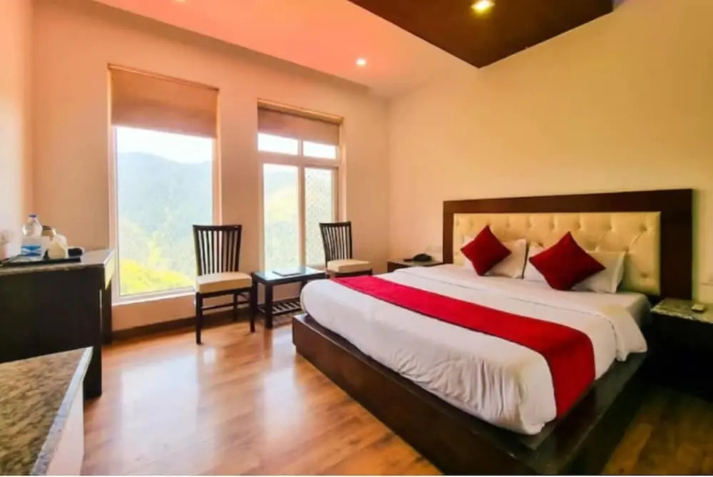 Чамба: Goroomgo Namaskar Heights Dalhousie