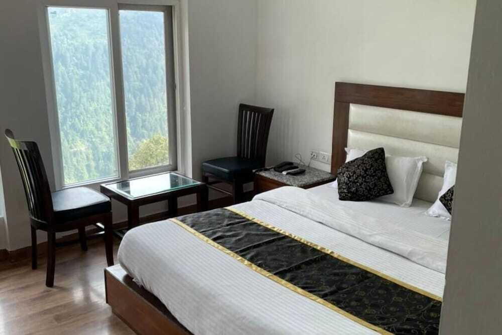 Чамба: Goroomgo Namaskar Heights Dalhousie