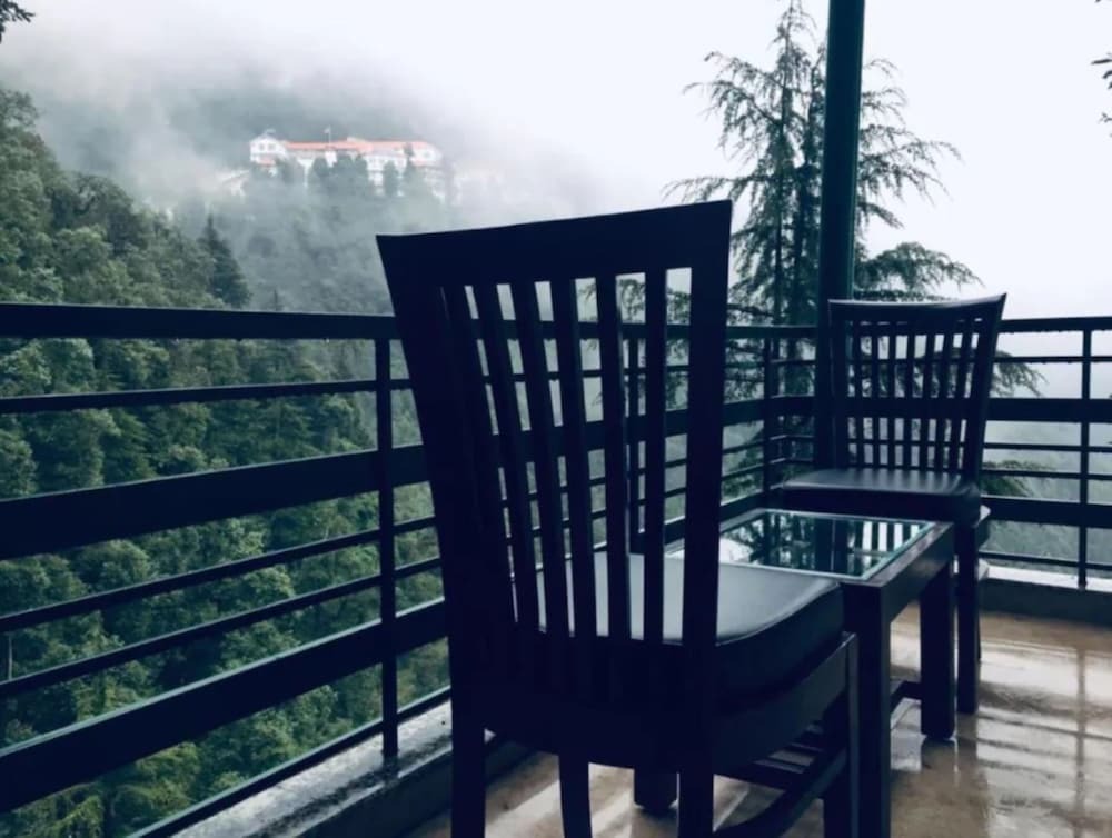 Чамба: Goroomgo Namaskar Heights Dalhousie