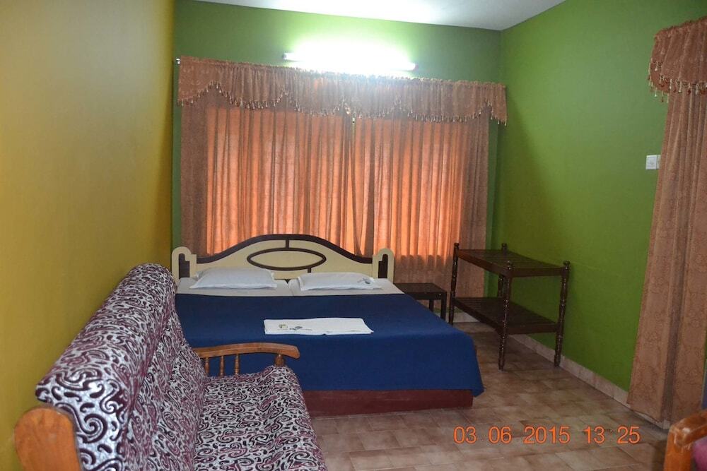 Гуруваюр: Sreeja Inn