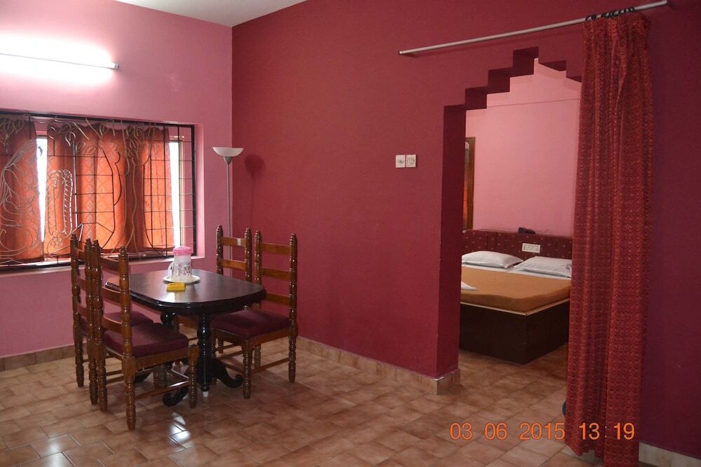 Гуруваюр: Sreeja Inn