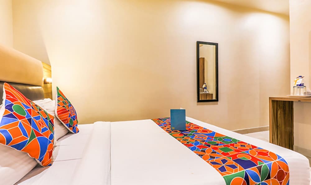 Мумбаи: FabHotel Liwa International