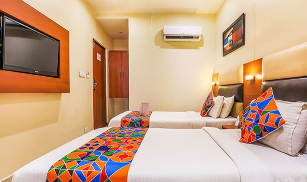 Мумбаи: FabHotel Liwa International