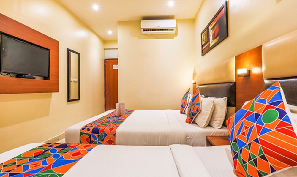 Мумбаи: FabHotel Liwa International