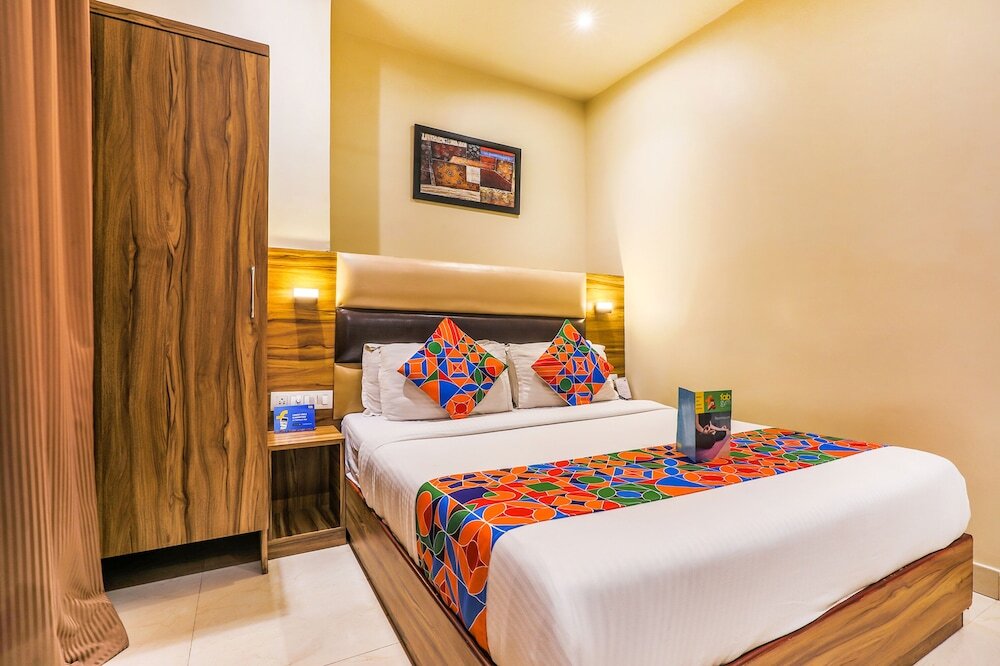 Мумбаи: FabHotel Liwa International