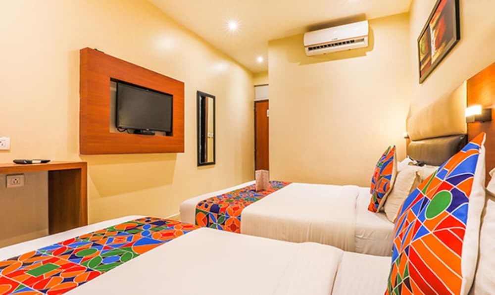 Мумбаи: FabHotel Liwa International