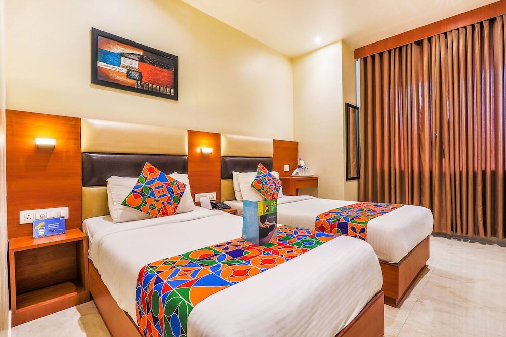 Мумбаи: FabHotel Liwa International
