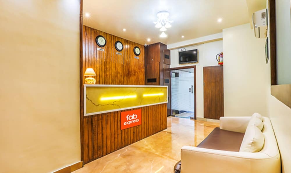 Мумбаи: FabHotel Liwa International