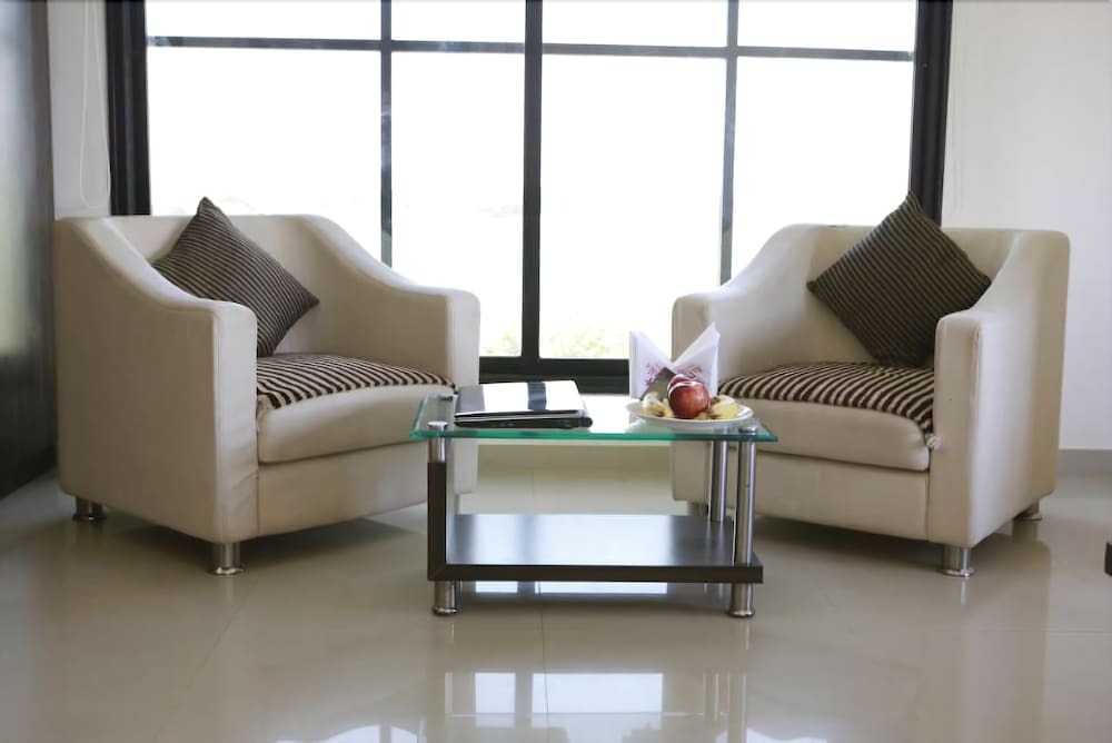 Джамнагар: J R Avezika Comfort