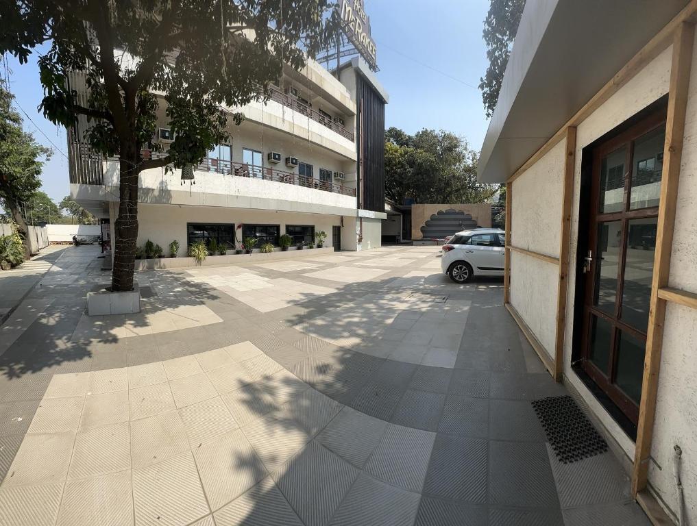 Тхане: Hotel Merakee - Near Dahisar Mira Road Mumbai
