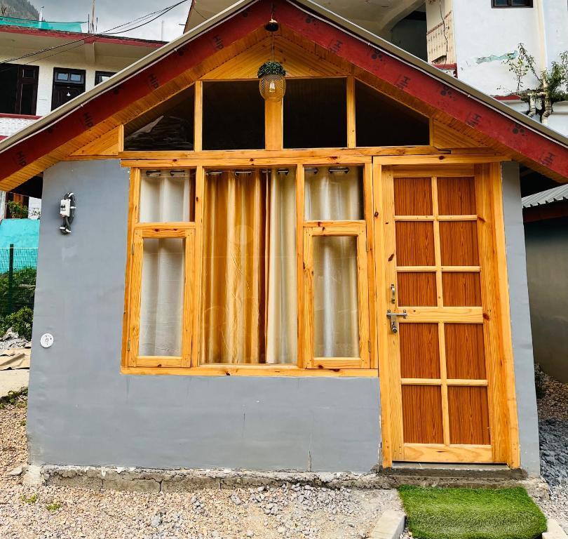 Касоль: The Aisling House