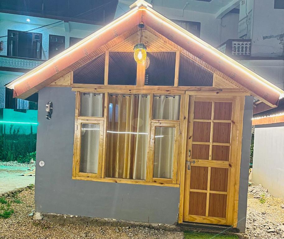 Касоль: The Aisling House