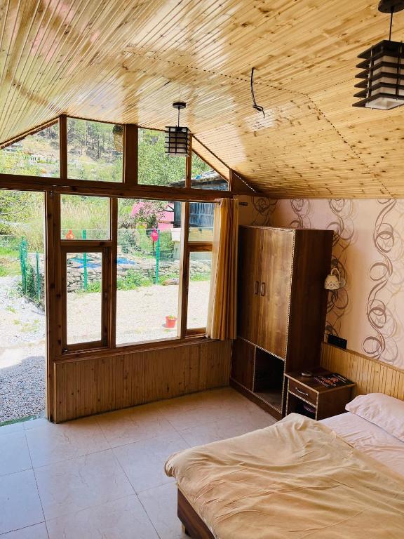 Касоль: The Aisling House